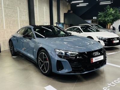 Audi RS e-tron GT có giá bán 5,9 tỷ đồng và phòng chờ sạc xe chuẩn thương gia được ra mắt tại Việt Nam